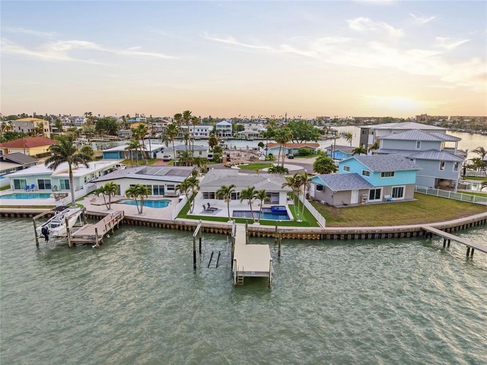 For Sale: $1,299,000 (2 beds, 2 baths, 1563 Square Feet)
