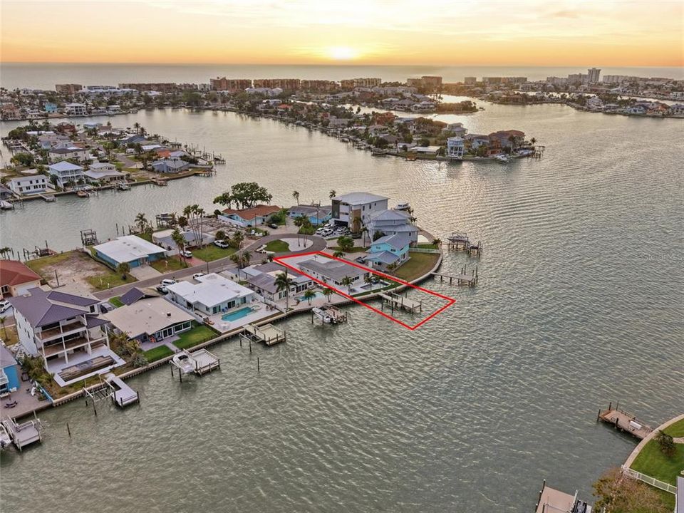 For Sale: $1,299,000 (2 beds, 2 baths, 1563 Square Feet)