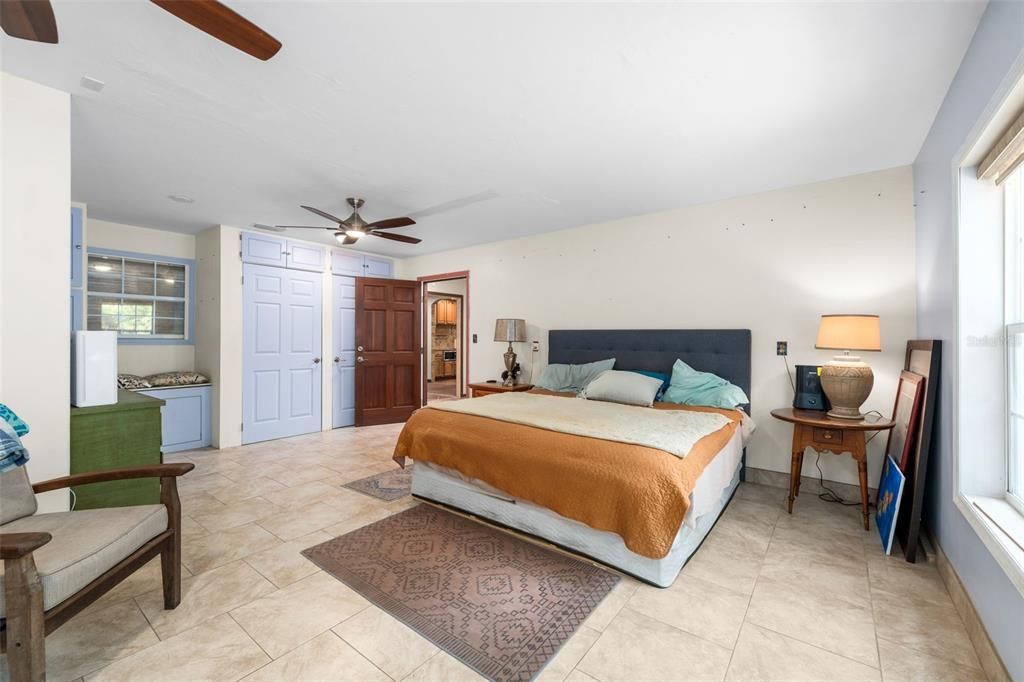 For Sale: $765,000 (4 beds, 4 baths, 4214 Square Feet)