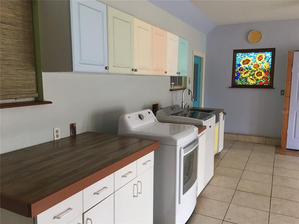 For Sale: $765,000 (4 beds, 4 baths, 4214 Square Feet)