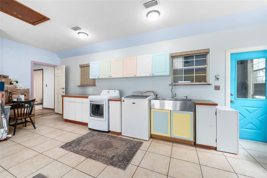 For Sale: $765,000 (4 beds, 4 baths, 4214 Square Feet)