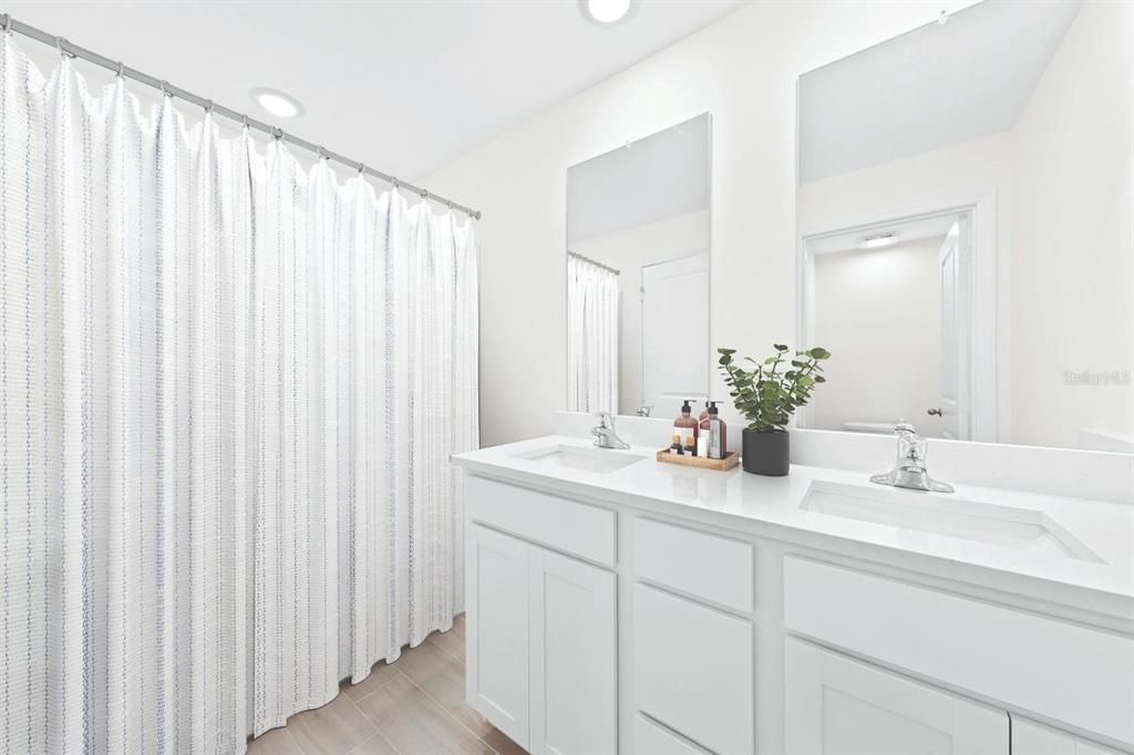 Active With Contract: $286,990 (3 beds, 2 baths, 1285 Square Feet)