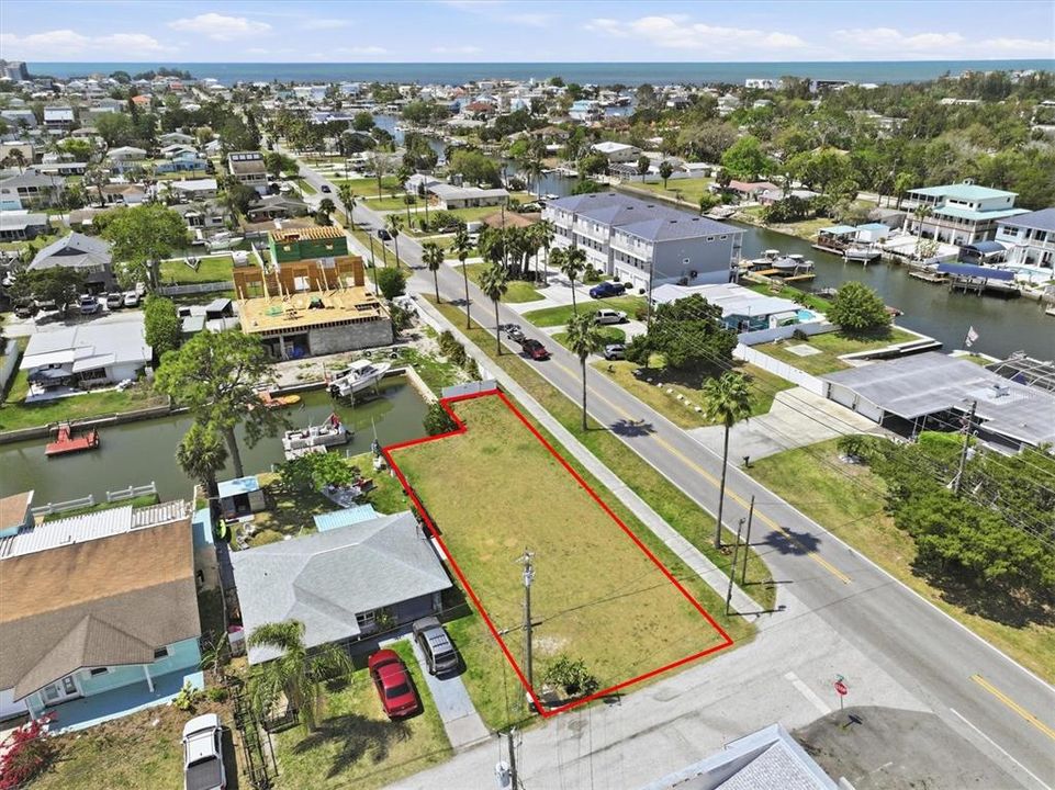 На продажу: $149,900 (0.14 acres)