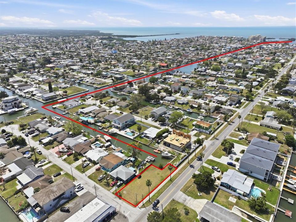 На продажу: $149,900 (0.14 acres)