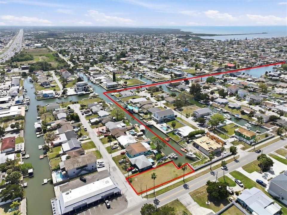 На продажу: $149,900 (0.14 acres)