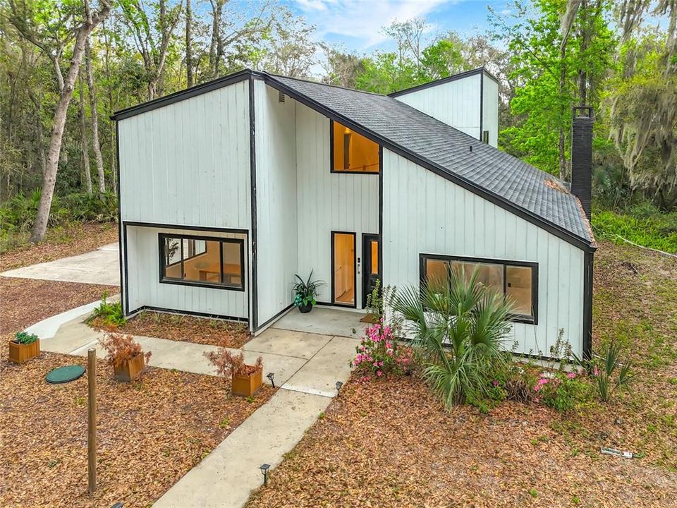 For Sale: $895,000 (4 beds, 3 baths, 3068 Square Feet)