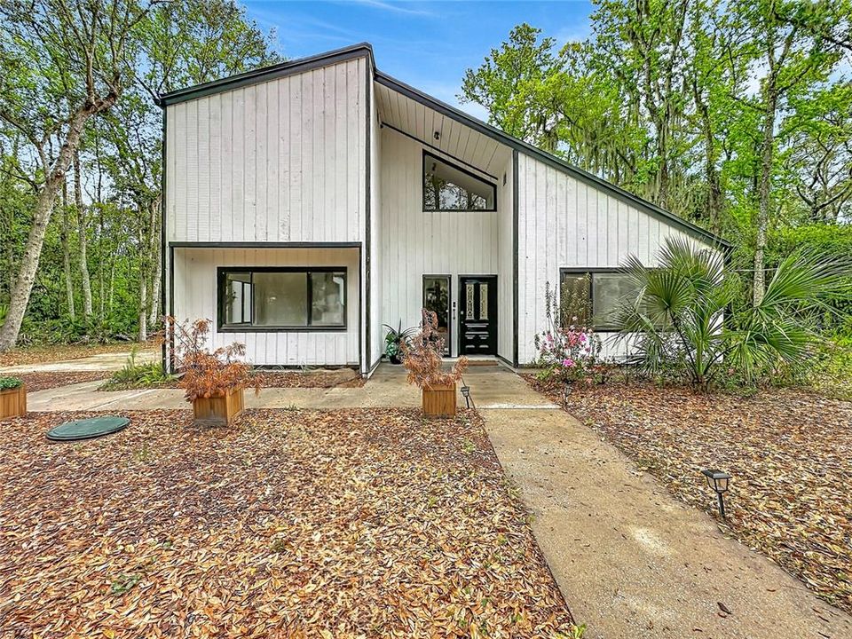 For Sale: $895,000 (4 beds, 3 baths, 3068 Square Feet)