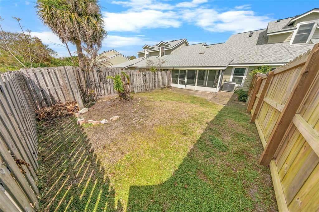 На продажу: $274,900 (2 спален, 2 ванн, 967 Квадратных фут)