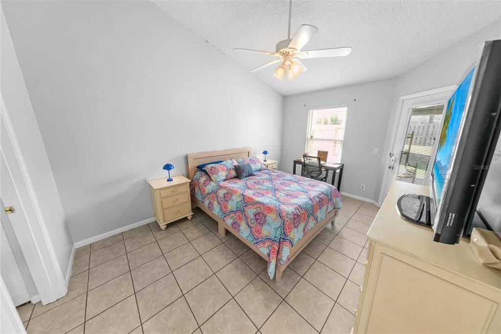 На продажу: $274,900 (2 спален, 2 ванн, 967 Квадратных фут)