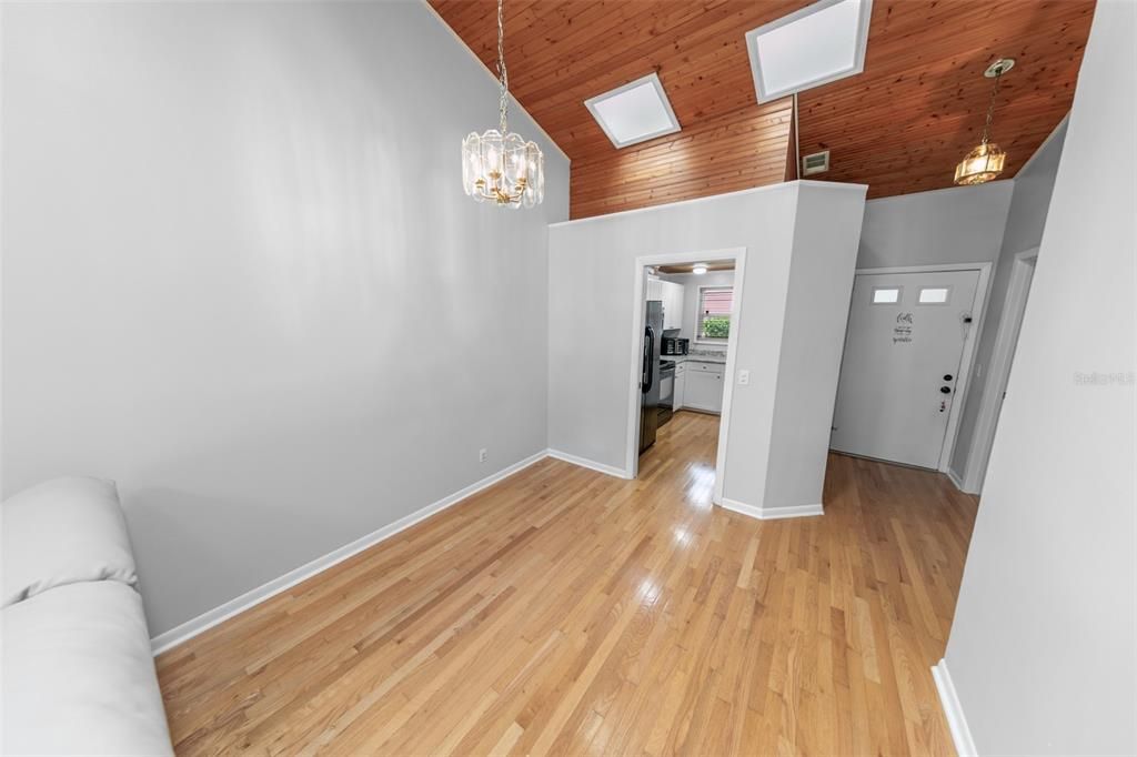 На продажу: $274,900 (2 спален, 2 ванн, 967 Квадратных фут)