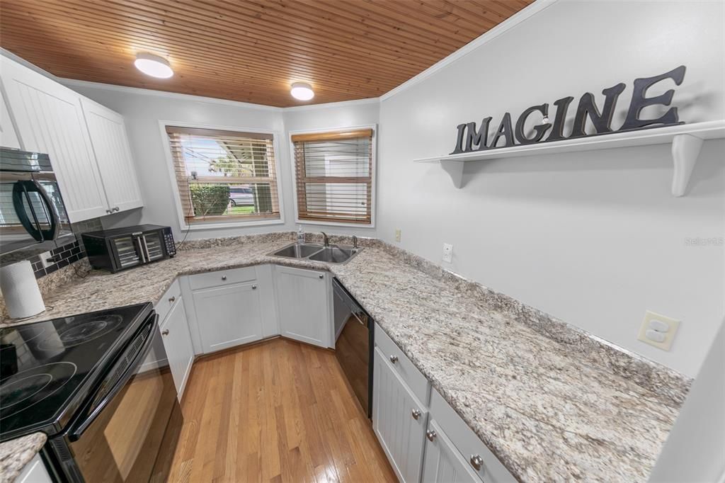 На продажу: $274,900 (2 спален, 2 ванн, 967 Квадратных фут)