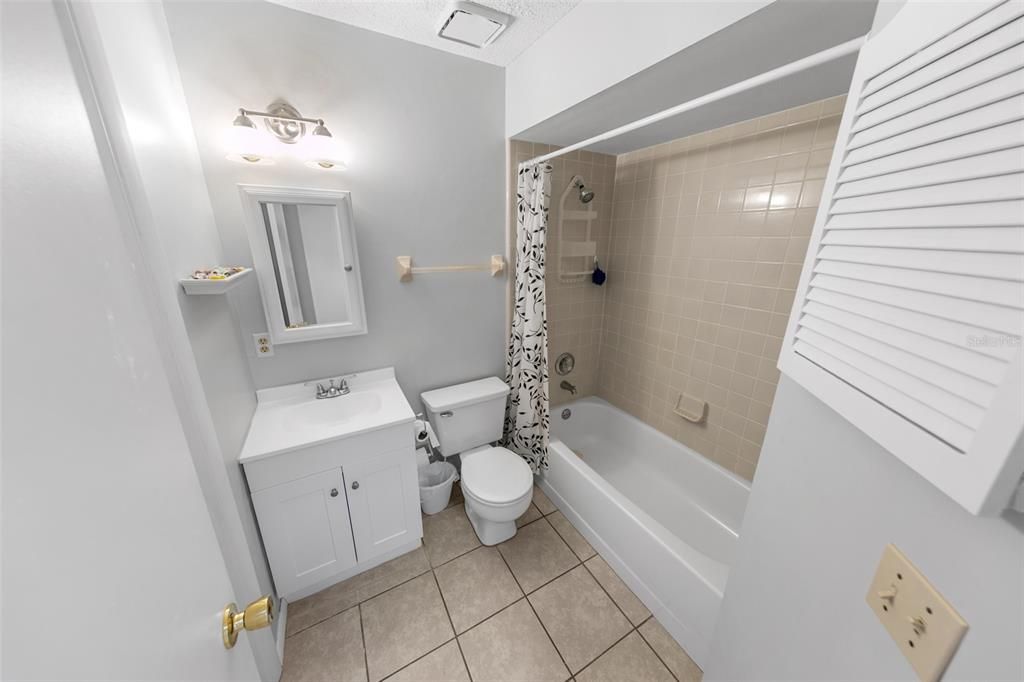 На продажу: $274,900 (2 спален, 2 ванн, 967 Квадратных фут)