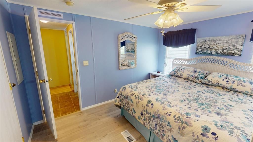 На продажу: $124,900 (2 спален, 2 ванн, 960 Квадратных фут)
