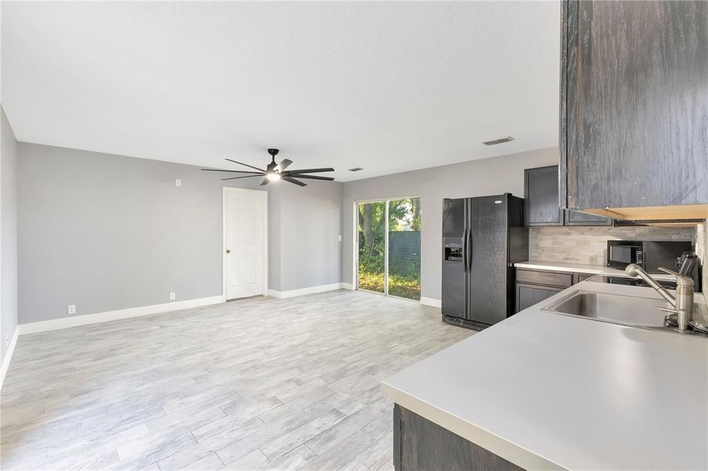 Active With Contract: $475,000 (5 beds, 4 baths, 3052 Square Feet)