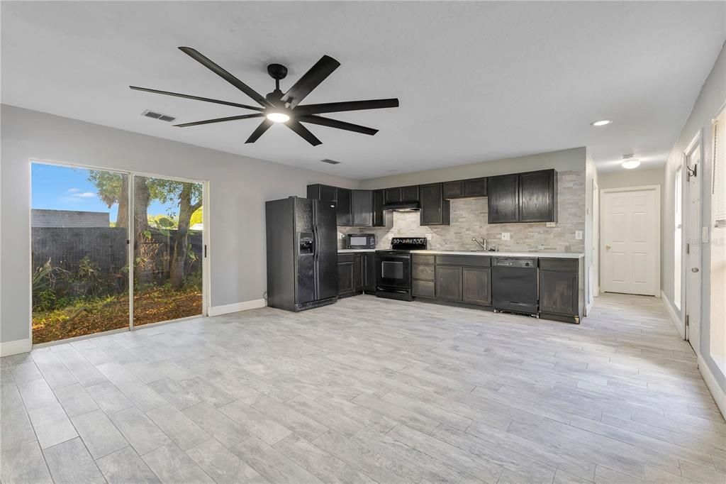 Active With Contract: $475,000 (5 beds, 4 baths, 3052 Square Feet)
