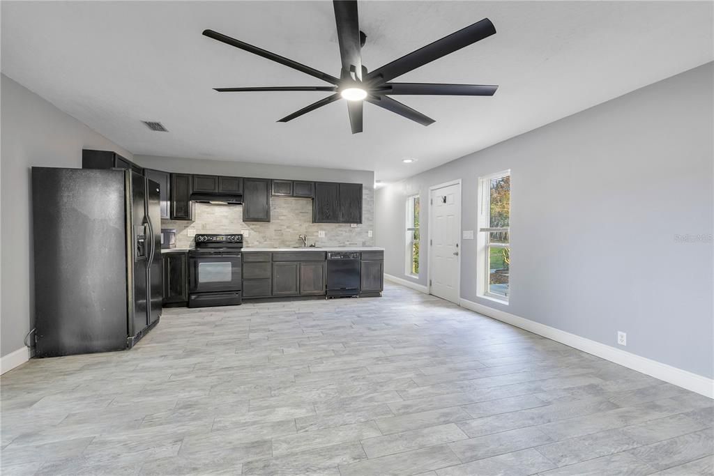 Active With Contract: $475,000 (5 beds, 4 baths, 3052 Square Feet)