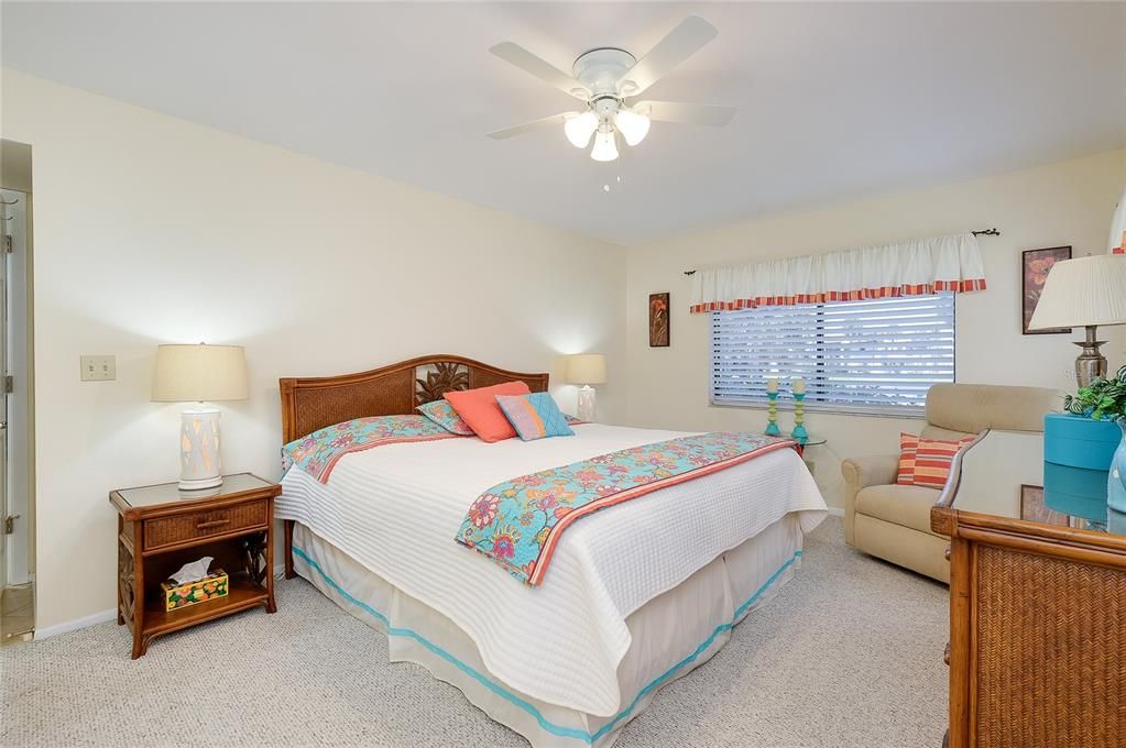 На продажу: $204,900 (2 спален, 2 ванн, 1120 Квадратных фут)