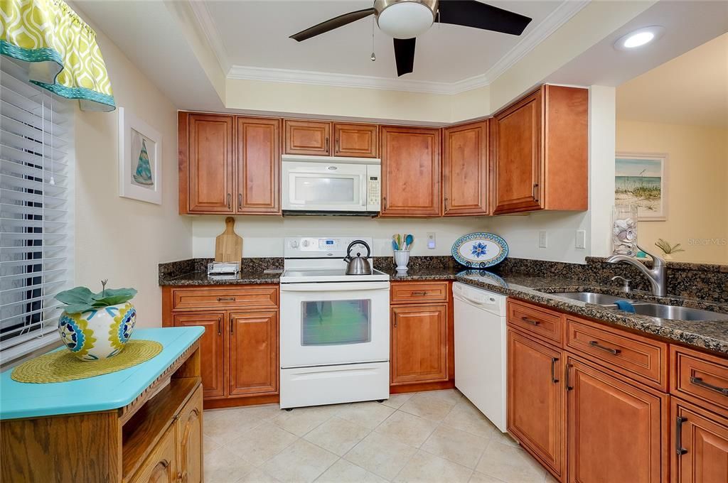 На продажу: $204,900 (2 спален, 2 ванн, 1120 Квадратных фут)