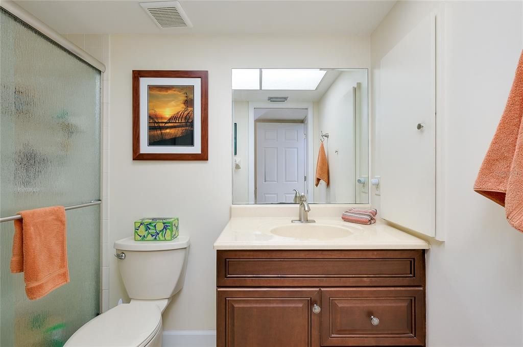 На продажу: $204,900 (2 спален, 2 ванн, 1120 Квадратных фут)