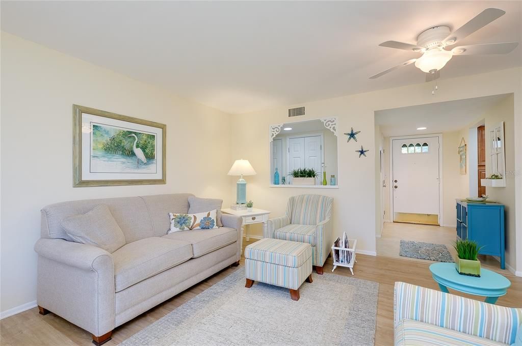 На продажу: $204,900 (2 спален, 2 ванн, 1120 Квадратных фут)