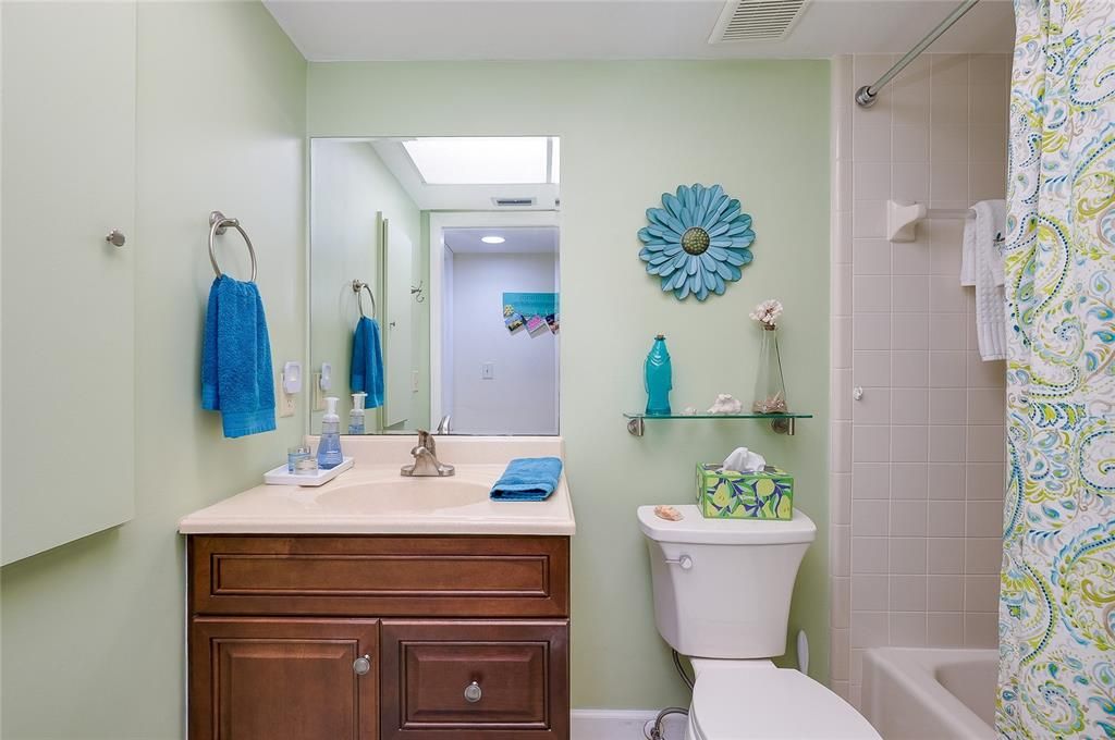 На продажу: $204,900 (2 спален, 2 ванн, 1120 Квадратных фут)