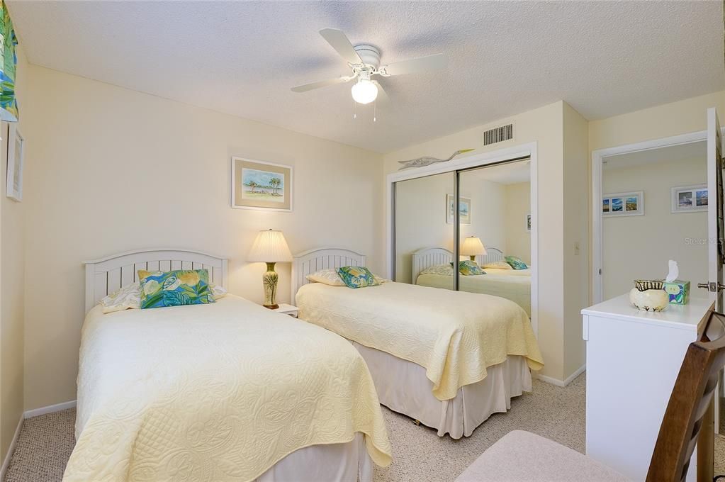 На продажу: $204,900 (2 спален, 2 ванн, 1120 Квадратных фут)