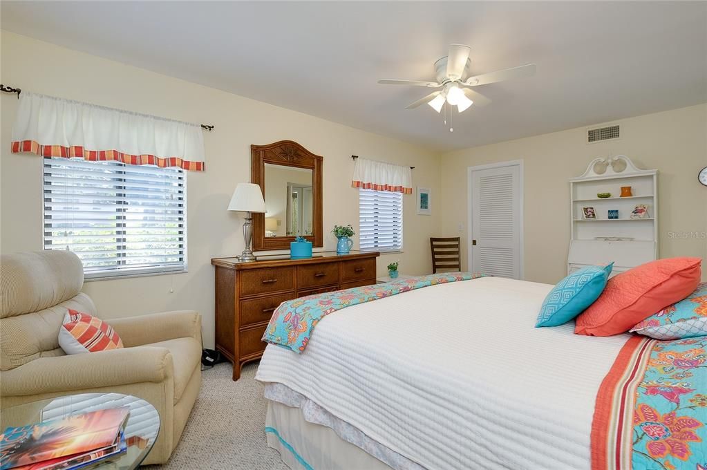 На продажу: $204,900 (2 спален, 2 ванн, 1120 Квадратных фут)