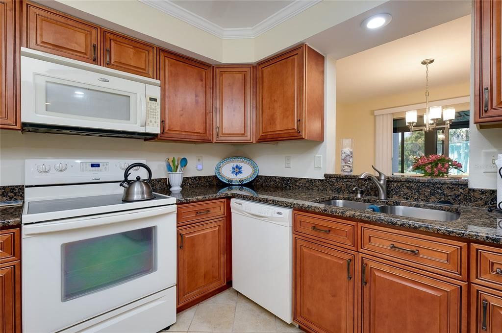 На продажу: $204,900 (2 спален, 2 ванн, 1120 Квадратных фут)