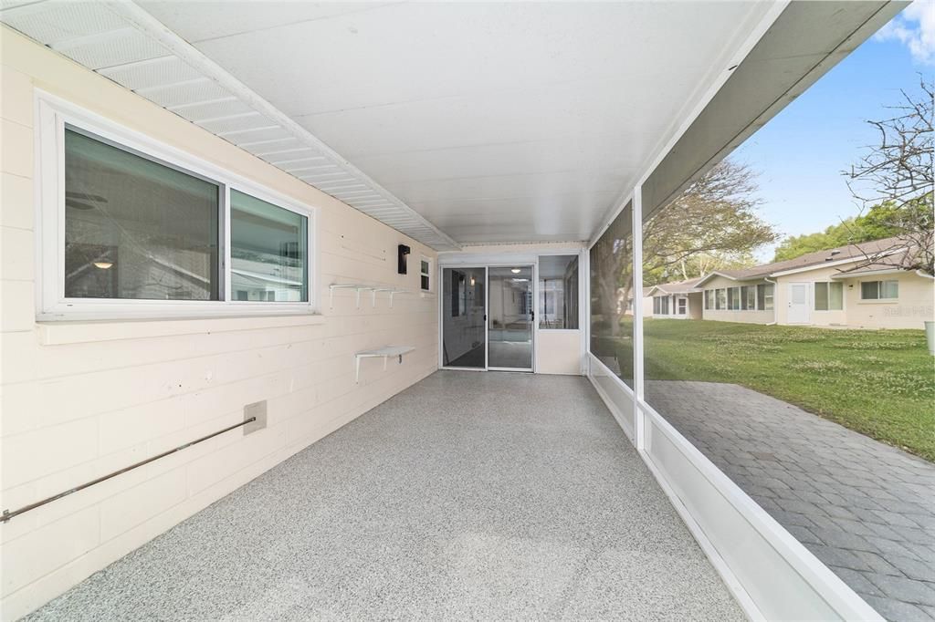 На продажу: $169,900 (2 спален, 2 ванн, 1369 Квадратных фут)