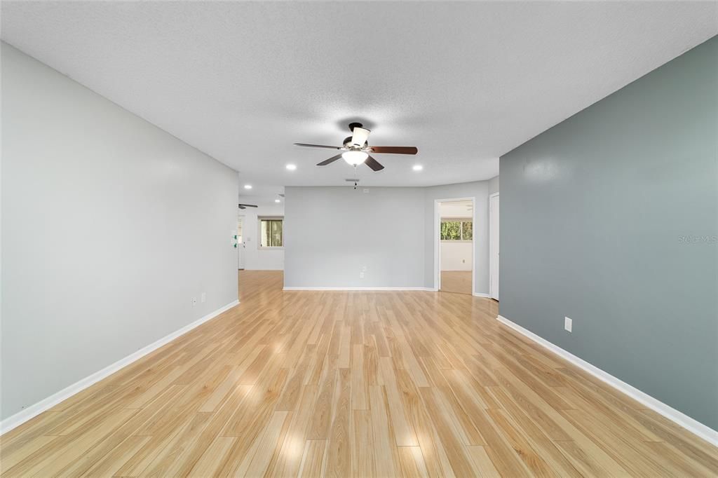 На продажу: $169,900 (2 спален, 2 ванн, 1369 Квадратных фут)