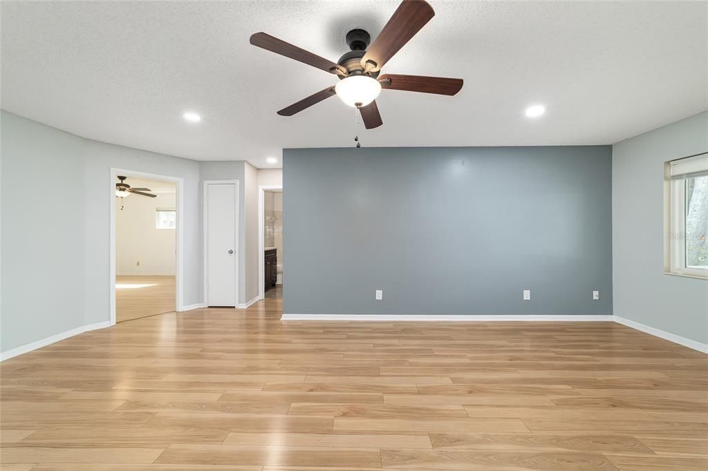 На продажу: $169,900 (2 спален, 2 ванн, 1369 Квадратных фут)