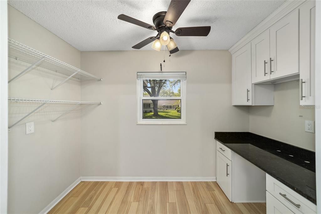 На продажу: $169,900 (2 спален, 2 ванн, 1369 Квадратных фут)