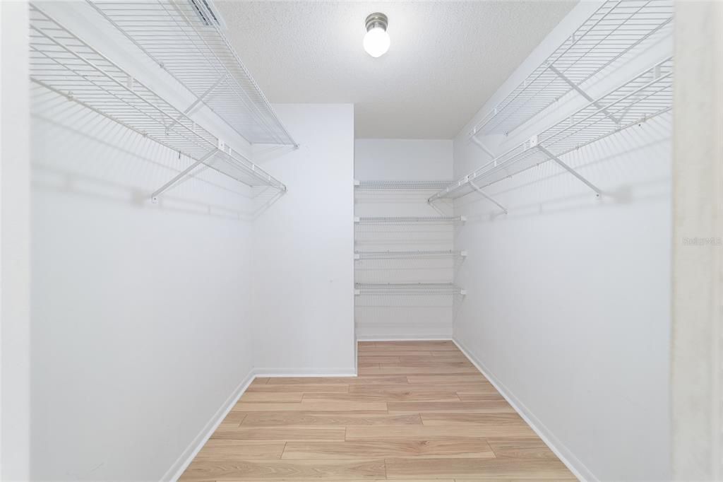 На продажу: $169,900 (2 спален, 2 ванн, 1369 Квадратных фут)