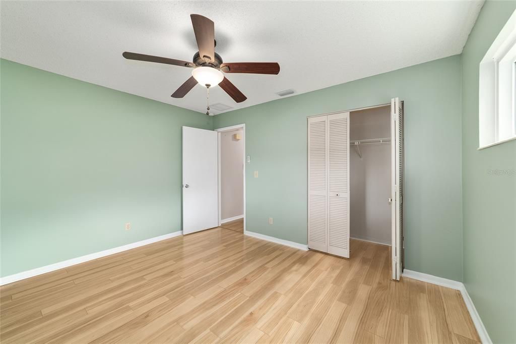 На продажу: $169,900 (2 спален, 2 ванн, 1369 Квадратных фут)