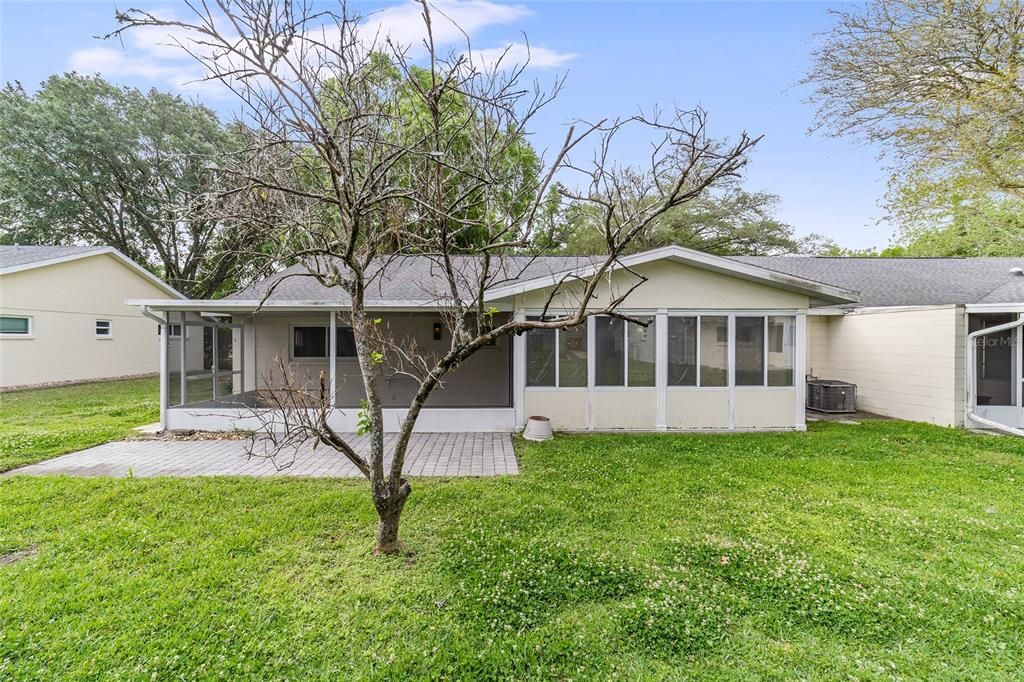 На продажу: $169,900 (2 спален, 2 ванн, 1369 Квадратных фут)