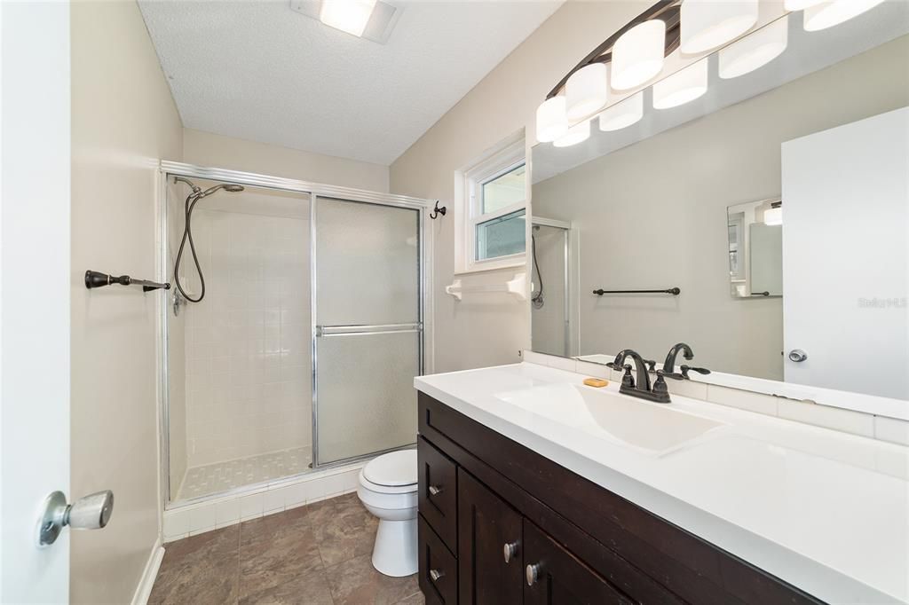 На продажу: $169,900 (2 спален, 2 ванн, 1369 Квадратных фут)