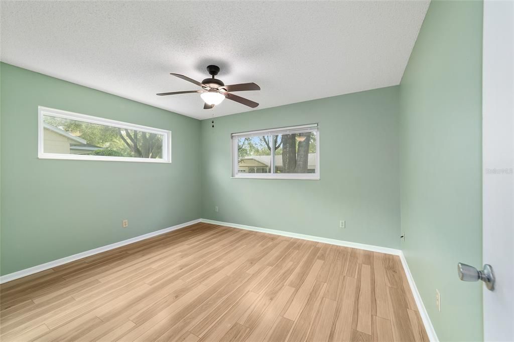 На продажу: $169,900 (2 спален, 2 ванн, 1369 Квадратных фут)