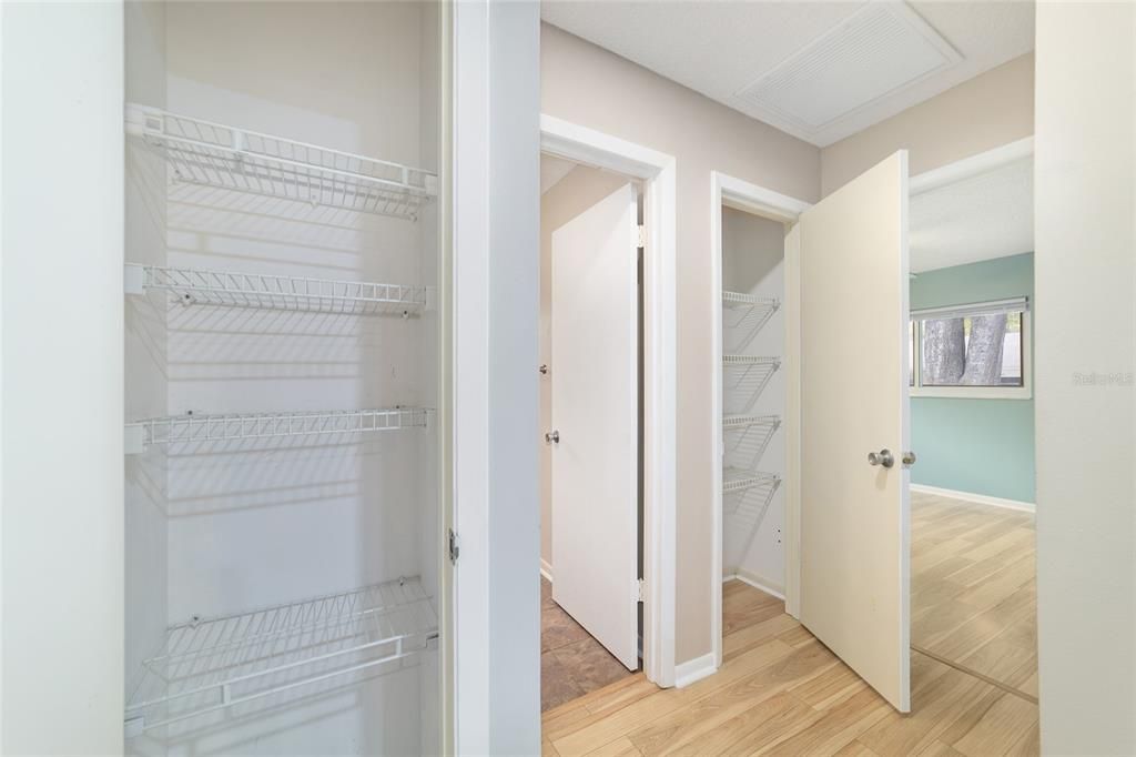 На продажу: $169,900 (2 спален, 2 ванн, 1369 Квадратных фут)