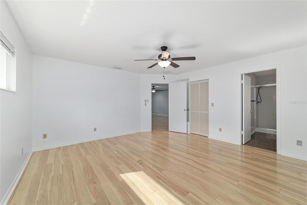 На продажу: $169,900 (2 спален, 2 ванн, 1369 Квадратных фут)