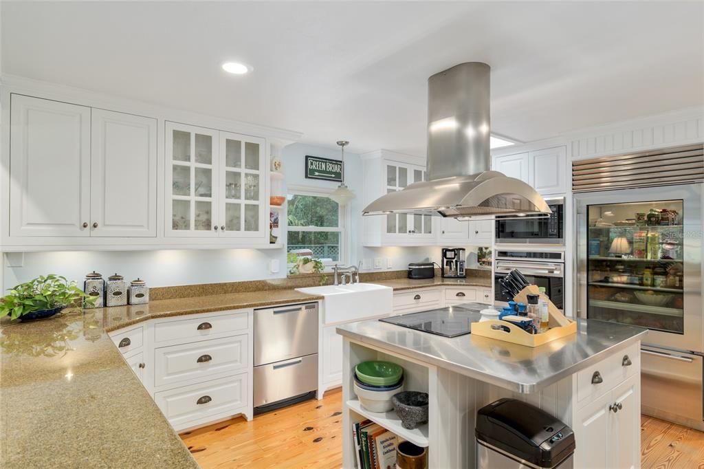 Activo con contrato: $964,900 (5 camas, 4 baños, 3475 Pies cuadrados)