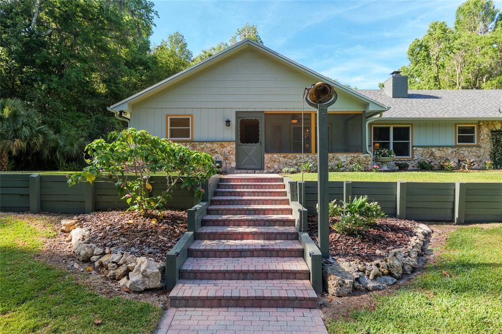 Activo con contrato: $964,900 (5 camas, 4 baños, 3475 Pies cuadrados)