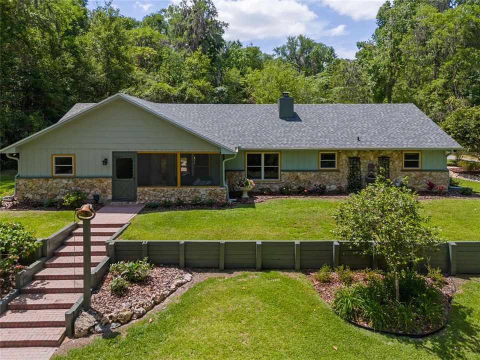 Activo con contrato: $964,900 (5 camas, 4 baños, 3475 Pies cuadrados)