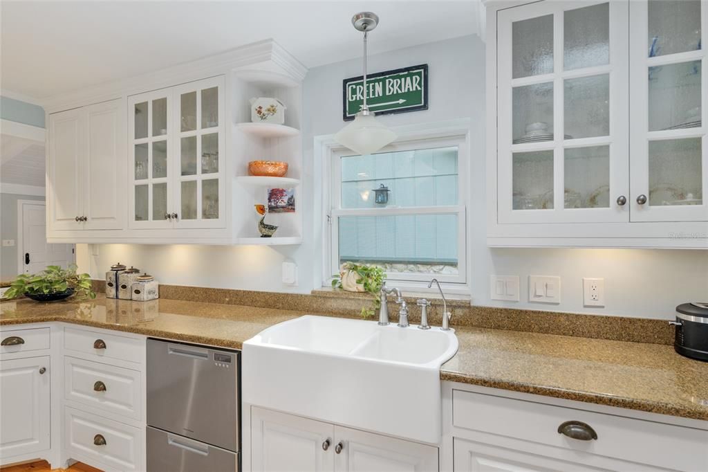 Activo con contrato: $964,900 (5 camas, 4 baños, 3475 Pies cuadrados)