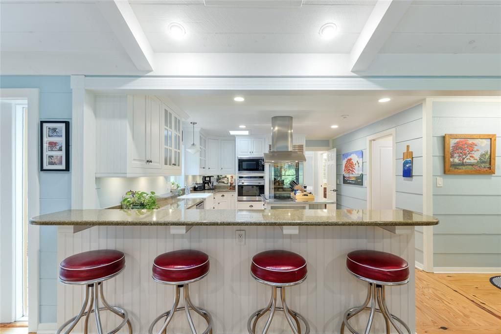 Activo con contrato: $964,900 (5 camas, 4 baños, 3475 Pies cuadrados)