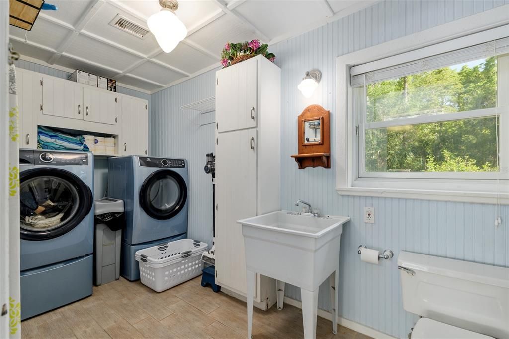 Activo con contrato: $964,900 (5 camas, 4 baños, 3475 Pies cuadrados)
