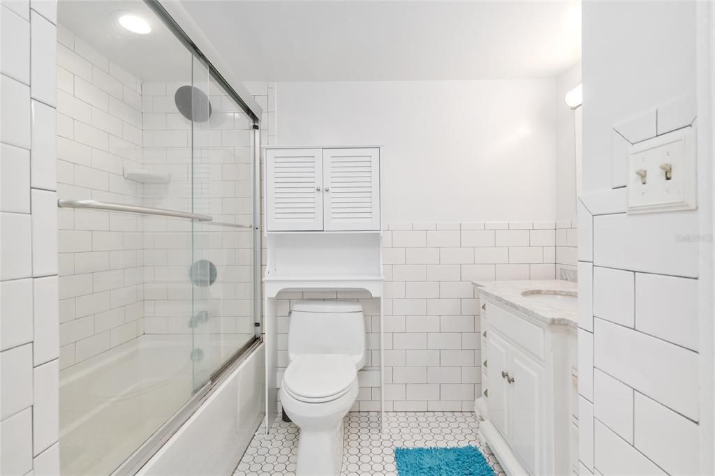 Activo con contrato: $964,900 (5 camas, 4 baños, 3475 Pies cuadrados)