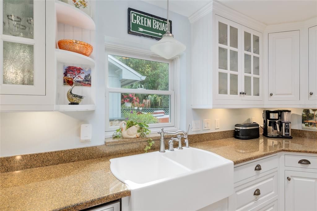 Activo con contrato: $964,900 (5 camas, 4 baños, 3475 Pies cuadrados)