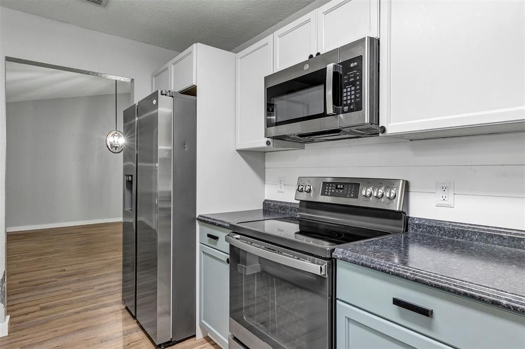 Active With Contract: $249,999 (3 beds, 2 baths, 1354 Square Feet)