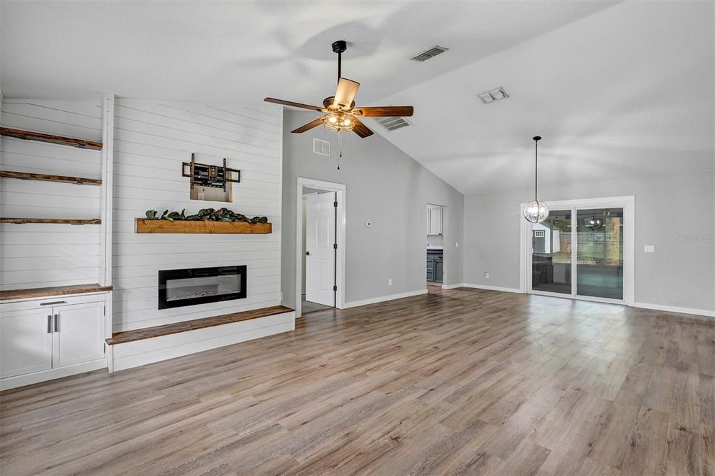 Active With Contract: $249,999 (3 beds, 2 baths, 1354 Square Feet)