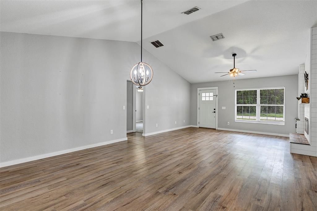 Active With Contract: $249,999 (3 beds, 2 baths, 1354 Square Feet)